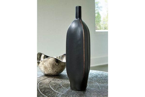 Rhaveney Black Vase Online now